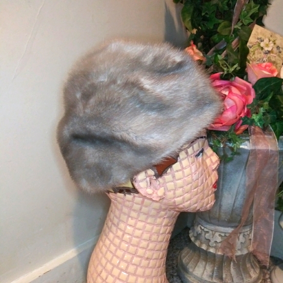 Vintage 50-60's, Silver/Gray Mink Jackie O Style Pill Box Hat, Designed By Nikki - Picture 7 of 13